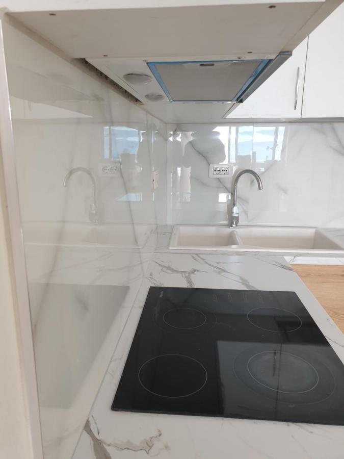 Hera Premium Apartments Sarandë エクステリア 写真